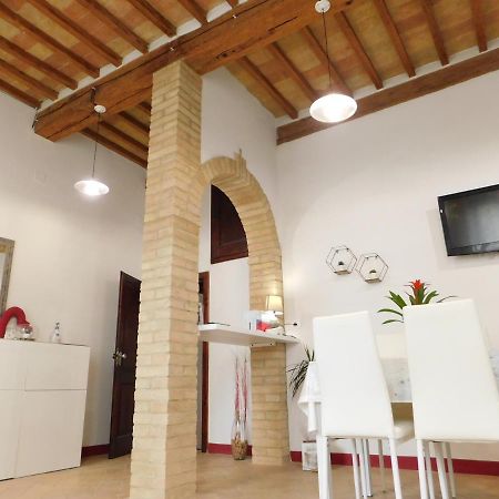 מונטלצ'ינו Otello Guest House מראה חיצוני תמונה