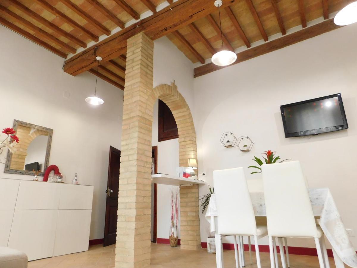 מונטלצ'ינו Otello Guest House מראה חיצוני תמונה